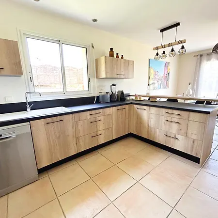 Sheila - Au Bord De L'eau Avec Piscine