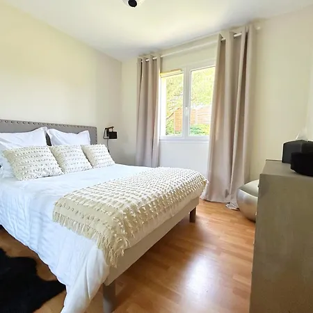 Sheila - Au Bord De L'eau Avec Piscine *