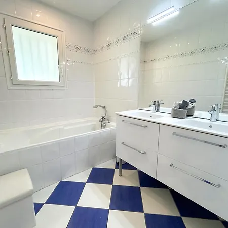 Sheila - Au Bord De L'eau Avec Piscine Vila *