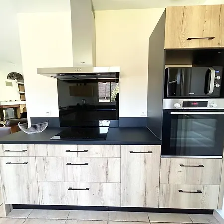 Sheila - Au Bord De L'eau Avec Piscine