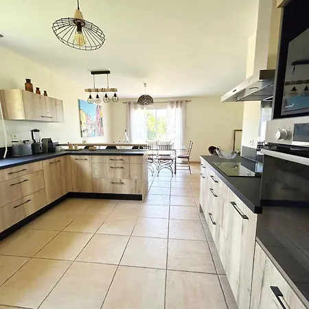 Sheila - Au Bord De L'eau Avec Piscine Vila